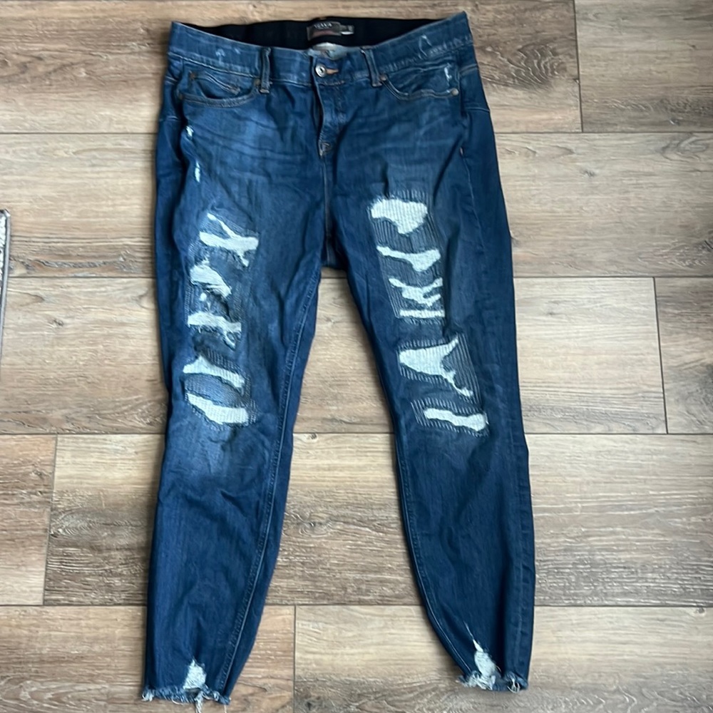 Torrid BOMBSHELL SKINNY JEAN - PREMIUM STRETCH MEDIUM WASH WITH DISTRESSED HEM